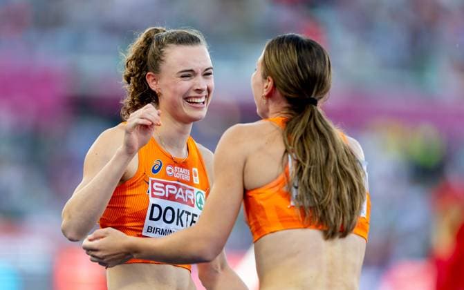 BIRMINGHAM - Sofie Dokter and Emma Oosterwegel after the 800 meters during the heptathlon final on the sixth day of the European Athletics Championships. IRIS VAN DEN BROEK ANP xVIxANPxSportx xxANPxIVx 565555520 originalFilename: 565555520.jpg