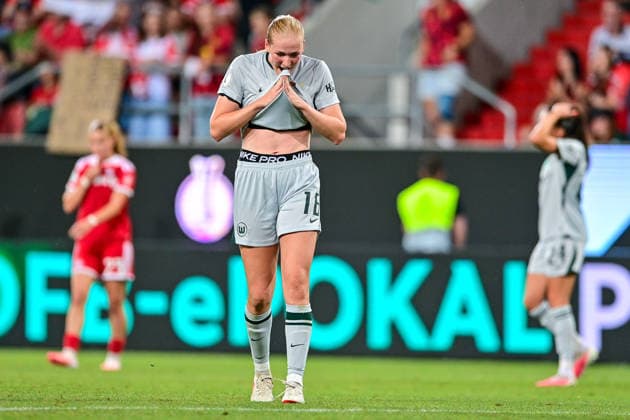 Camilla Kuever (Wolfsburg, 16) nach Spielende enttaeuscht schauend, Enttaeuschung, Frustration, disappointed, pessimistisch, 15.08.2026, Ingolstadt (Deutschland), Fussball, Google Pixel Supercup, FC Bayern München - VfL Wolfsburg, DFB DFL REGULATIONS PROHIBIT ANY USE OF PHOTOGRAPHS AS IMAGE SEQUENCES AND OR QUASI-VIDEO. *** Camilla Kuever Wolfsburg, 16, looking disappointed after the game, disappointment, frustration, pessimistic, August 15, 2026, Ingolstadt, Germany, soccer, Google Pixel Super Cup, FC Bayern Munich vs. VfL Wolfsburg, DFB and DFL regulations prohibit any use of photographs as image sequences and or quasi-video xslx