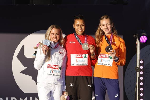 UK: 27th European Athletics Championships - Birmingham 2026, 15 August 2026 BIRMINGHAM, ENGLAND: August 15: Keely Hodgkinson (S) Audrey Werro (G) and Femke Broeders-Bol (B) in the medal ceremony of the Women™s 800m during day five of the 27th European Athletics Championships at Alexander Stadium on August 15 2026 Photo by Ben Booth SportPix SIPA USA Birmingham Alexander Stadium West Midlands England Copyright: xBenxBoothx