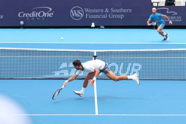 MASON, OHIO - AUGUST 15: Novak Djokovic of Serbia hits the ball over the net during day five of the Cincinnati Open at the Lindner Family Tennis Center on August 15, 2026 in Mason, Ohio.  Copyright: xShainaxBenhiyoun SPPx Sportspressphoto_SPR207614