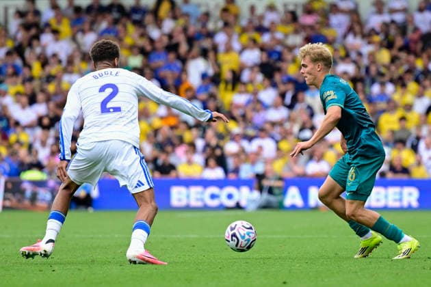 Leeds United v FC Augsburg Pre-Season Friendly Leeds United s Jayden Bogle battles for the ball with FC Augsburg s Hennes Behrens during the Pre-Season Friendly match at Elland Road, Leeds 15 08 2026 UK Newspapers OUT Copyright: xChrisxNuttonx FIL-23780-0043