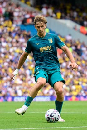 Leeds United v FC Augsburg Pre-Season Friendly FC Augsburg s Robin Fellhauer in possession during the Pre-Season Friendly match at Elland Road, Leeds 15 08 2026 UK Newspapers OUT Copyright: xChrisxNuttonx FIL-23780-0046