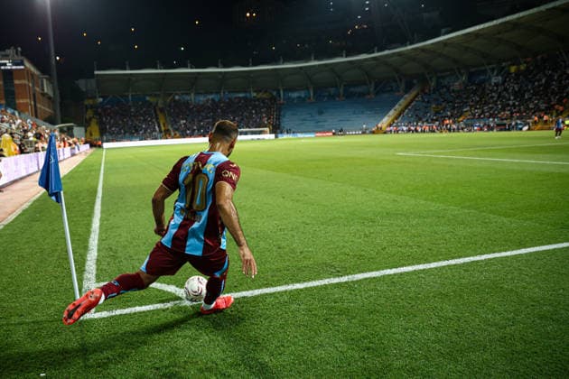 Kasimpasa vs Trabzonspor Trendyol Super League 1st week Mohamed Salah of Trabzonspor takes a corner kick during the match. Kasimpasa and Trabzonspor faced each other at 1st week of Trendyol Super League 2026 27. The match took place in Recep Tayyip Erdogan Stadium on August 15th, 2026. Istanbul Istanbul Turkey Copyright: xBurakxBasturkx