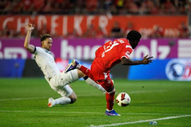 Ibrahim Kanate (1.FC Kaiserslautern) trifft das leere Tor nicht, Aktion Action 1.FC Kaiserslautern vs Karlsruher SC, Fussball, 2. Bundesliga, 02. Spieltag, Saison 2026 2027, 15.08.2026 1.FC Kaiserslautern vs Karlsruher SC, Fussball, 2. Bundesliga, 02. Spieltag, Saison 2026 2027, 15.08.2026 *** Ibrahim Kanate of 1. FC Kaiserslautern misses an open net, Action: 1. FC Kaiserslautern vs. Karlsruher SC, Soccer, 2. Bundesliga, Matchday 2, 2026–2027 Season, August 15, 2026, 1 FC Kaiserslautern vs. Karlsruher SC, Soccer, 2. Bundesliga, Matchday 2, 2026–2027 Season, August 15, 2026 Copyright: xEibnerxPressefotox EP_ANS