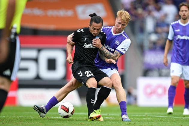 2. Bundesliga 26 27 - VfL Osnabrück - 1. FC Magdeburg am 15.08.2026 an der Bremer Brücke in Osnabrück BarÄ±s Atik (Magdeburg) im Zweikampf gegen Bjarke Jacobsen (Osnabrueck) *** 2. Bundesliga, Matchday 26, VfL Osnabrück 1, FC Magdeburg on August 15, 2026, at Bremer Brücke in Osnabrück; Baris Atik of Magdeburg in a tackle against Bjarke Jacobsen of Osnabrück MT