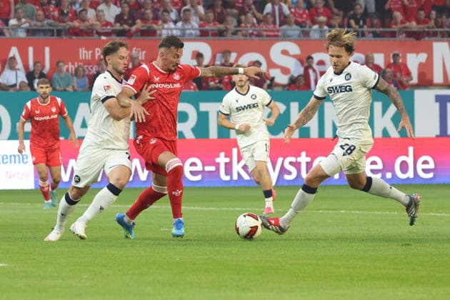 15.08.2026, xrekx, Fussball 2.Bundesliga, 1.FC Kaiserslautern - Karlsruher SC v.l. Christoph Kobald (Karlsruher SC) Mergim Berisha (1.FC Kaiserslautern) Marcel Franke (Karlsruher SC) Zweikampf, Aktion, action, battle for the ball (DFL DFB REGULATIONS PROHIBIT ANY USE OF PHOTOGRAPHS as IMAGE SEQUENCES and or QUASI-VIDEO) Kaiserslautern *** August 15, 2026, xrekx, Soccer 2. Bundesliga, 1. FC Kaiserslautern vs. Karlsruher SC, l Christoph Kobald (Karlsruher SC), Mergim Berisha (1. FC Kaiserslautern), Marcel Franke (Karlsruher SC), tackle, Action, battle for the ball DFL DFB REGULATIONS PROHIBIT ANY USE OF PHOTOGRAPHS as IMAGE SEQUENCES and or QUASI-VIDEO Kaiserslautern