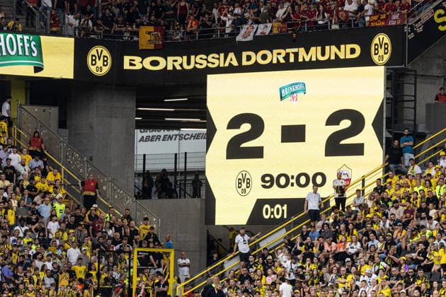 Testspiel, BVB-Saisoneröffnung 2026 27: Borussia Dortmund - AS Roma; 15.08.2026 Spielstand auf dem Bildschirm des Stadions. Testspiel, BVB-Saisoneröffnung 2026 27: Borussia Dortmund - AS Roma; Signal Iduna Park, Dortmund; 15.08.2026 *** Friendly Match, BVB 2026–27 Season Opener: Borussia Dortmund vs. AS Roma, August 15, 2026. Score displayed on the stadium screen. Friendly Match, BVB Season Opener 2026–27: Borussia Dortmund vs. AS Roma, Signal Iduna Park, Dortmund, August 15, 2026 Copyright: xBEAUTIFULxSPORTS Buriakovx