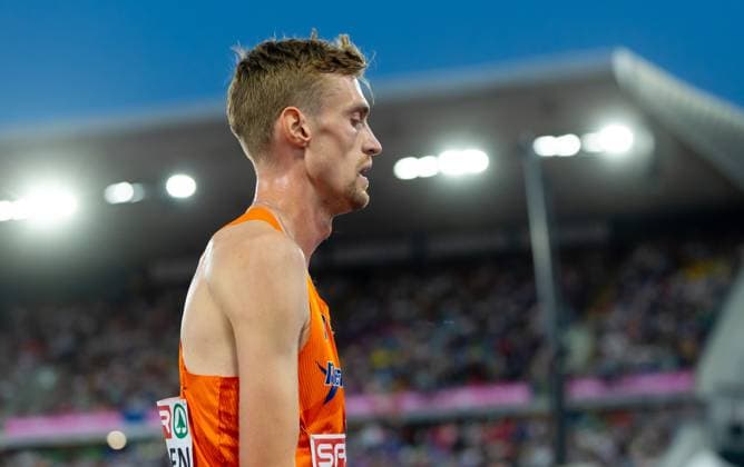 BIRMINGHAM - Mike Foppen withdraws from the 10,000 meter final on the sixth day of the European Athletics Championships. IRIS VAN DEN BROEK ANP xVIxANPxSportx xxANPxIVx 565557508 originalFilename: 565557508.jpg