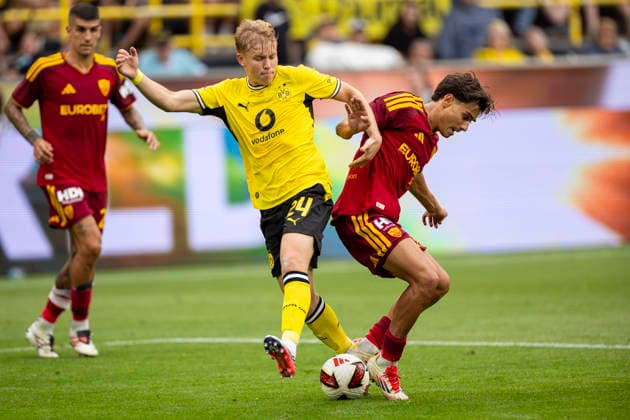 15.08.2026, Fussball, Testspiel, Borussia Dortmund - AS Roma. v. l. Daniel Svensson (Borussia Dortmund), Emanuele Lulli (AS Roma). Dortmund Signal Iduna Park NRW Deutschland xRHR-FOTO DEx *** August 15, 2026, Soccer, Friendly Match, Borussia Dortmund vs. AS Roma, Daniel Svensson (Borussia Dortmund), Emanuele Lulli (AS Roma), Dortmund, Signal Iduna Park, North Rhine-Westphalia, Germany, xRHR, PHOTO DEx Copyright: DennisxEwert RHR-FOTOx RHR-FOTO DE