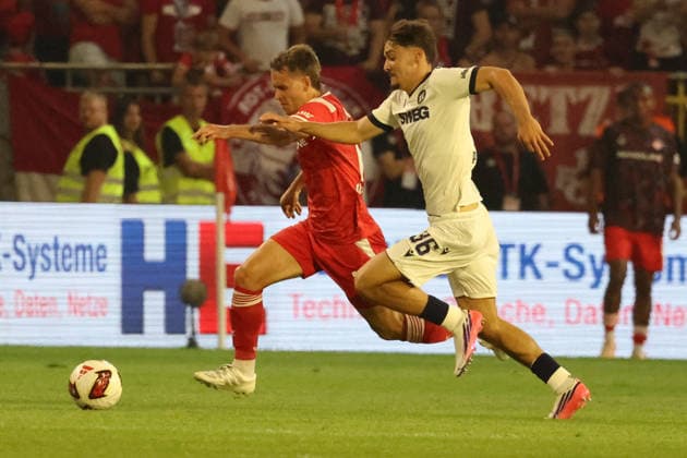 15.08.2026, xrekx, Fussball 2.Bundesliga, 1.FC Kaiserslautern - Karlsruher SC v.l. Naatan Skyttä Skyttae (1.FC Kaiserslautern) Rafael Pinto Pedrosa (Karlsruher SC) Zweikampf, Aktion, action, battle for the ball (DFL DFB REGULATIONS PROHIBIT ANY USE OF PHOTOGRAPHS as IMAGE SEQUENCES and or QUASI-VIDEO) Kaiserslautern *** August 15, 2026, xrekx, Soccer 2. Bundesliga, 1. FC Kaiserslautern vs. Karlsruher SC – Naatan Skyttä Skyttae (1. FC Kaiserslautern) vs. Rafael Pinto Pedrosa (Karlsruher SC) – Tackle, Action, battle for the ball DFL DFB REGULATIONS PROHIBIT ANY USE OF PHOTOGRAPHS as IMAGE SEQUENCES and or QUASI-VIDEO Kaiserslautern