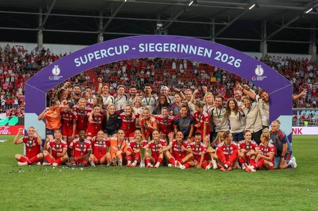 Die Frauen des FC Bayern Muenchen bei der Siegerehrung nach dem Gewinn des Google Pixel Supercup 2026, Freude, Emotion, Jubel, FC Bayern Muenchen Frauen vs. VfL Wolfsburg Frauen, Fussball, Frauen, Google Pixel Supercup 2026, Saison 2026 2027, 15.08.2026 DFB regulations prohibit any use of photographs as image sequences and or quasi-video Ingolstadt Bayern Deutschland *** The FC Bayern Munich women s team at the award ceremony after winning the 2026 Google Pixel Super Cup: joy, emotion, celebration, FC Bayern Munich Women vs. VfL Wolfsburg Women, soccer, women, 2026 Google Pixel Super Cup, 2026–2027 season, August 15, 2026. DFB regulations prohibit any use of photographs as image sequences and or quasi-video. Ingolstadt, Bavaria, Germany Copyright: xkolbert-press MartinxAgüerax