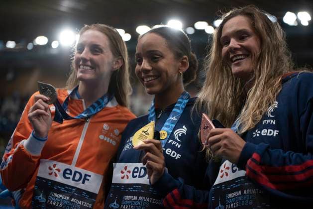 15 08 2026 Natation, MaxPP Femme 100m dos crawlé FRéDéRIQUE GRANDO MAXPPP - Championnat d Europe de natation - Femme 100m dos crawlé - 15 08 2026 femme 100m dos crawlé finale - (c) 2026 Grando MaxPPP cérémonie des médailles European Aquatics Championships in Paris, France, 15 August 2026. Saint-Denis (93200) FRANCE  Copyright: xMAXPPPxFRéDéRIQUExGRANDOx FGR202608150197 FGR202608150197