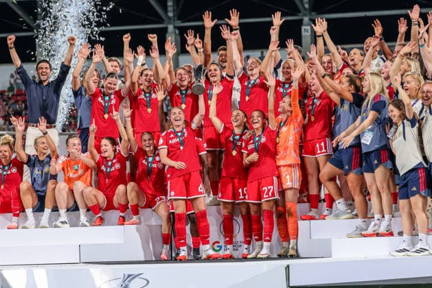 GER, Ingolstadt, Bayern München vs VfL Wolfsburg, DFB, Google Pixel Supercup der Frauen, Fussball, Spielzeit 2026 2027, Audi-Sportpark, Finale im Bild: FC Bayern München Frauen gewinnen den Supercup der Frauen, gewinnen das Finale nach 3:0 Toren gegen Wolfsburg, Jubel, Freude und Emotionen mit dem Pokal DFB DFL REGULATIONS PROHIBIT ANY USE OF PHOTOGRAPHS AS IMAGE SEQUENCES AND OR QUASI-VIDEO, 15.08.2026 *** GER, Ingolstadt, Bayern Munich vs. VfL Wolfsburg, DFB, Google Pixel Women’s Super Cup, Soccer, 2026–2027 Season, Audi Sportpark, Final in Pictures: FC Bayern Munich Women win the Women’s Super Cup, winning the final 3–0 against Wolfsburg, Celebration, joy, and emotion with the trophy. DFB and DFL regulations prohibit any use of photographs as image sequences and or quasi-video. August 15, 2026 Copyright: HMBxMedia HendrikxHamelau