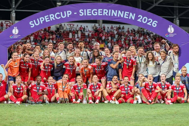 GER, Ingolstadt, Bayern München vs VfL Wolfsburg, DFB, Google Pixel Supercup der Frauen, Fussball, Spielzeit 2026 2027, Audi-Sportpark, Finale im Bild: FC Bayern München Frauen gewinnen den Supercup der Frauen, gewinnen das Finale nach 3:0 Toren gegen Wolfsburg, Jubel, Freude und Emotionen mit dem Pokal DFB DFL REGULATIONS PROHIBIT ANY USE OF PHOTOGRAPHS AS IMAGE SEQUENCES AND OR QUASI-VIDEO, 15.08.2026 *** GER, Ingolstadt, Bayern Munich vs. VfL Wolfsburg, DFB, Google Pixel Women’s Super Cup, Soccer, 2026–2027 Season, Audi Sportpark, Final in Pictures: FC Bayern Munich Women win the Women’s Super Cup, winning the final 3–0 against Wolfsburg, Celebration, joy, and emotion with the trophy. DFB and DFL regulations prohibit any use of photographs as image sequences and or quasi-video. August 15, 2026 Copyright: HMBxMedia HendrikxHamelau