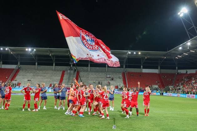 Die Frauen des FC Bayern Muenchen bei der Siegerehrung nach dem Gewinn des Google Pixel Supercup 2026, Freude, Emotion, Jubel, FC Bayern Muenchen Frauen vs. VfL Wolfsburg Frauen, Fussball, Frauen, Google Pixel Supercup 2026, Saison 2026 2027, 15.08.2026 DFB regulations prohibit any use of photographs as image sequences and or quasi-video Ingolstadt Bayern Deutschland *** The FC Bayern Munich women s team at the award ceremony after winning the 2026 Google Pixel Super Cup: joy, emotion, celebration, FC Bayern Munich Women vs. VfL Wolfsburg Women, soccer, women, 2026 Google Pixel Super Cup, 2026–2027 season, August 15, 2026. DFB regulations prohibit any use of photographs as image sequences and or quasi-video. Ingolstadt, Bavaria, Germany Copyright: xkolbert-press MartinxAgüerax