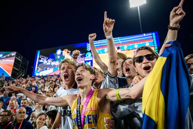 260815 Andreas Almgren of Sweden celebrates winning gold in men s 10 000 meter with friends and family during day 6 of the 2026 European Athletics Championships on August 15, 2026 in Birmingham. Photo: Maxim Thore BILDBYRAN kod MT MT1071 friidrott athletics friidrett friidrotts-em em friidretts-em 2026 european athletics championships day 6 bbeng jubel sweden sverige publik *** August 15, 2026: Andreas Almgren of Sweden celebrates winning gold in the men’s 10,000-meter race with friends and family on Day 6 of the 2026 European Athletics Championships on August 15, 2026 in Birmingham. Photo by Maxim Thore, BILDBYRAN, code MT MT1071. track and field, athletics, friidrett, friidrotts EM, 2026 European Athletics Championships, Day 6, BBENG, celebration, Sweden, audience  Copyright: MAXIMxTHORE BB260815MT037