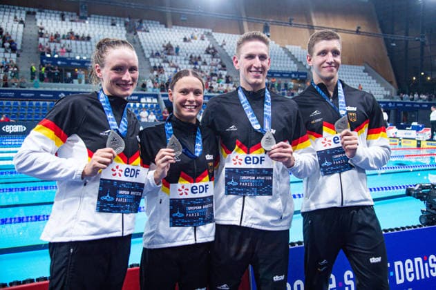 NATATION : Championnat d europe de natation 2026 - PARIS - 15 08 2026 Equipe d™Allemagne avec sa mÃ daille d™argent sur le 4x200m par equipe mixte Saint DenisFrance  Copyright: xBaptistexAutissierx
