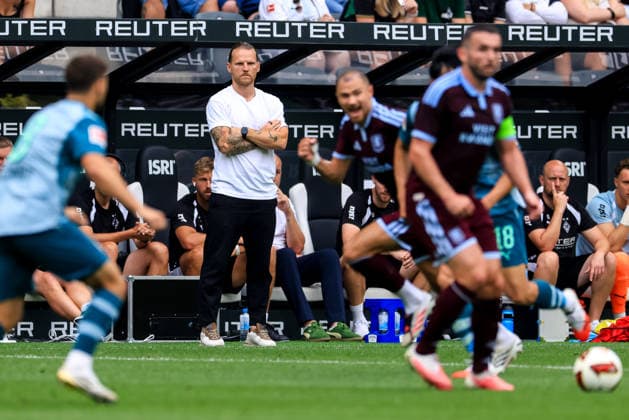 MOENCHENGLADBACH, GERMANY - AUGUST 15: Borussia Monchengladbach head coach Eugen Polanski looks on during the pre-season friendly match between Borussia Monchengladbach and Aston Villa at the ista-Borussia-Park on August 15, 2026 in Moenchengladbach, Germany.  Copyright: xRenexNijhuis MBxMediax