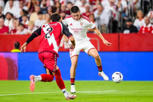 August 15, 2026, Sevilla, Sevilla, Spain: Andrei Ratiu of Rayo Vallecano and Joaquin Martinez Gaunas Oso of Sevilla FC in action during the Spanish league, LaLiga EA Sports, football match played between Sevilla FC and Rayo Vallecano at Ramon Sanchez-Pizjuan stadium on August 15, 2026, in Sevilla, Spain. Sevilla Spain - ZUMAa181 20260815_zaa_a181_067 Copyright: xJoaquinxCorcherox