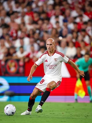 ESP: Matchday 1 LaLiga EA Sports Sevilla FC v Rayo Vallecano Jon Guridi of Sevilla FC in the La Liga EA Sports match between Sevilla FC and Rayo Vallecano at Estadio Ramon Sanchez Pizjuan in Seville, Spain, on August 15, 2026. Seville Spain Sevilla Spain *** ESP Matchday 1 LaLiga EA Sports Sevilla FC vs. Rayo Vallecano Jon Guridi of Sevilla FC in the LaLiga EA Sports match between Sevilla FC and Rayo Vallecano at Estadio Ramón Sánchez Pizjuán in Seville, Spain, on August 15, 2026 Seville Spain Seville Spain Copyright: xRAFAELxROMANx