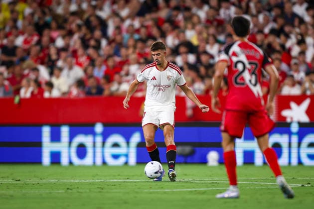RECORD DATE NOT STATED ESP: Matchday 1 LaLiga EA Sports Sevilla FC v Rayo Vallecano Kike Salas of Sevilla FC in the La Liga EA Sports match between Sevilla FC and Rayo Vallecano at Estadio Ramon Sanchez Pizjuan in Seville, Spain, on August 15, 2026. Seville Spain Sevilla Spain *** ESP Matchday 1 LaLiga EA Sports Sevilla FC vs. Rayo Vallecano Kike Salas of Sevilla FC in the LaLiga EA Sports match between Sevilla FC and Rayo Vallecano at Estadio Ramón Sánchez Pizjuán in Seville, Spain, on August 15, 2026 Seville Spain Seville Spain Copyright: xx