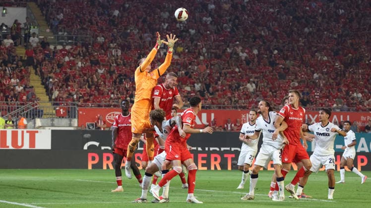 15.08.2026, xrekx, Fussball 2.Bundesliga, 1.FC Kaiserslautern - Karlsruher SC v.l. Julian Krahl (1.FC Kaiserslautern) (DFL DFB REGULATIONS PROHIBIT ANY USE OF PHOTOGRAPHS as IMAGE SEQUENCES and or QUASI-VIDEO) Kaiserslautern *** August 15, 2026, xrekx, Soccer 2. Bundesliga, 1 FC Kaiserslautern vs. Karlsruher SC, photo by Julian Krahl, 1 FC Kaiserslautern. DFL and DFB regulations prohibit any use of photographs as image sequences and or quasi-video. Kaiserslautern