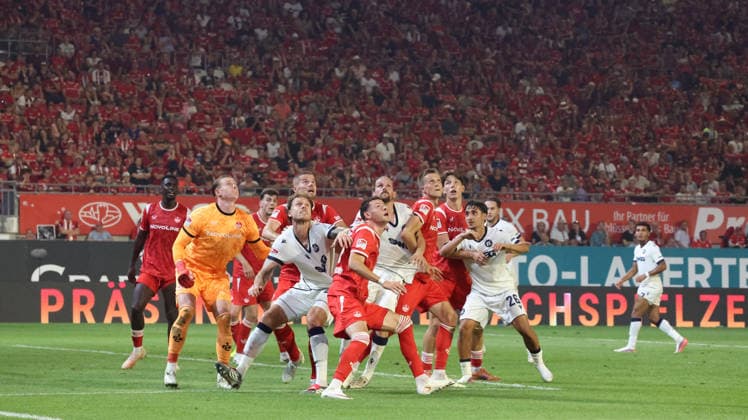 15.08.2026, xrekx, Fussball 2.Bundesliga, 1.FC Kaiserslautern - Karlsruher SC v.l. Julian Krahl (1.FC Kaiserslautern) Marcel Franke (Karlsruher SC) Erencan YardÄ±mc (1.FC Kaiserslautern) (DFL DFB REGULATIONS PROHIBIT ANY USE OF PHOTOGRAPHS as IMAGE SEQUENCES and or QUASI-VIDEO) Kaiserslautern *** August 15, 2026, xrekx, Soccer 2. Bundesliga, 1 FC Kaiserslautern vs. Karlsruher SC: Julian Krahl (1 FC Kaiserslautern), Marcel Franke (Karlsruher SC), Erencan Yardimci (1 FC Kaiserslautern). DFL and DFB regulations prohibit any use of photographs as image sequences and or QUASI VIDEO Kaiserslautern