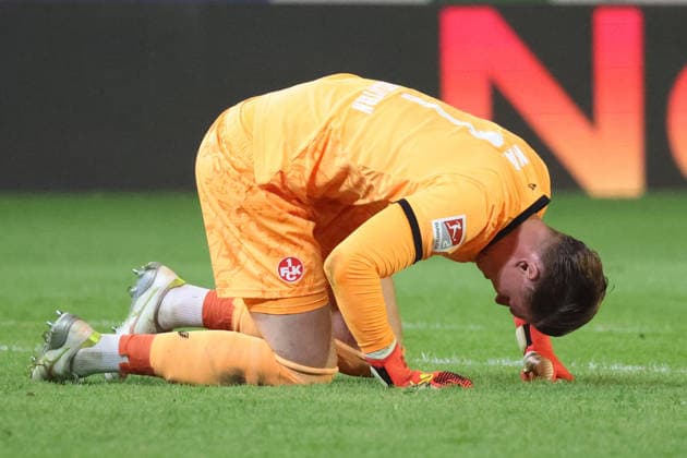 15.08.2026, xrekx, Fussball 2.Bundesliga, 1.FC Kaiserslautern - Karlsruher SC v.l. Julian Krahl (1.FC Kaiserslautern) verletzt, Verletzung, Schmerz, Schmerzen, injured, injury, pain, pains (DFL DFB REGULATIONS PROHIBIT ANY USE OF PHOTOGRAPHS as IMAGE SEQUENCES and or QUASI-VIDEO) Kaiserslautern *** August 15, 2026, xrekx, Soccer 2. Bundesliga, 1. FC Kaiserslautern vs. Karlsruher SC – Julian Krahl of 1. FC Kaiserslautern injured, injury, pain, pains, injured, injury, pain, DFL DFB REGULATIONS PROHIBIT ANY USE OF PHOTOGRAPHS as IMAGE SEQUENCES and or QUASI-VIDEO Kaiserslautern
