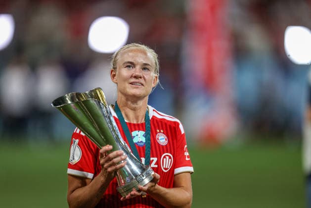 GER, Ingolstadt, Bayern München vs VfL Wolfsburg, DFB, Google Pixel Supercup der Frauen, Fussball, Spielzeit 2026 2027, Audi-Sportpark, Finale im Bild: FC Bayern München Frauen gewinnen den Supercup der Frauen, gewinnen das Finale nach 3:0 Toren gegen Wolfsburg, Jubel, Freude und Emotionen mit dem Pokal, Pernille Harder (FC Bayern München Frauen 21) DFB DFL REGULATIONS PROHIBIT ANY USE OF PHOTOGRAPHS AS IMAGE SEQUENCES AND OR QUASI-VIDEO, 15.08.2026 *** GER, Ingolstadt, Bayern Munich vs. VfL Wolfsburg, DFB, Google Pixel Women’s Super Cup, Soccer, 2026–2027 Season, Audi Sportpark, Final in Pictures: FC Bayern Munich Women win the Women’s Super Cup, winning the final 3–0 against Wolfsburg, Celebration, joy, and emotion with the trophy, Pernille Harder, FC Bayern Munich Women 21. DFB and DFL regulations prohibit any use of photographs as image sequences and or quasi-video. August 15, 2026 Copyright: HMBxMedia HendrikxHamelau