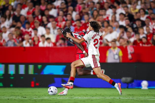ESP: Matchday 1 LaLiga EA Sports Sevilla FC v Rayo Vallecano Nico Guillen of Sevilla FC competing for the ball in the La Liga EA Sports match between Sevilla FC and Rayo Vallecano at Estadio Ramon Sanchez Pizjuan in Seville, Spain, on August 15, 2026. Seville Spain Sevilla Spain *** ESP Matchday 1 LaLiga EA Sports Sevilla FC vs. Rayo Vallecano Nico Guillen of Sevilla FC competing for the ball in the LaLiga EA Sports match between Sevilla FC and Rayo Vallecano at Estadio Ramón Sánchez Pizjuán in Seville, Spain, on August 15, 2026 Seville Spain Seville Spain Copyright: xRAFAELxROMANx