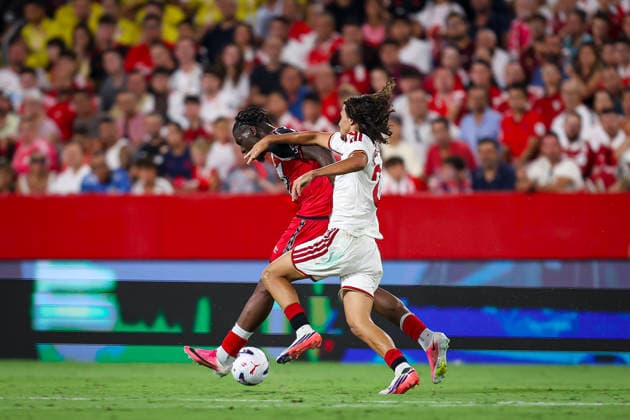 ESP: Matchday 1 LaLiga EA Sports Sevilla FC v Rayo Vallecano Nico Guillen of Sevilla FC competing for the ball in the La Liga EA Sports match between Sevilla FC and Rayo Vallecano at Estadio Ramon Sanchez Pizjuan in Seville, Spain, on August 15, 2026. Seville Spain Sevilla Spain *** ESP Matchday 1 LaLiga EA Sports Sevilla FC vs. Rayo Vallecano Nico Guillen of Sevilla FC competing for the ball in the LaLiga EA Sports match between Sevilla FC and Rayo Vallecano at Estadio Ramón Sánchez Pizjuán in Seville, Spain, on August 15, 2026 Seville Spain Seville Spain Copyright: xRAFAELxROMANx
