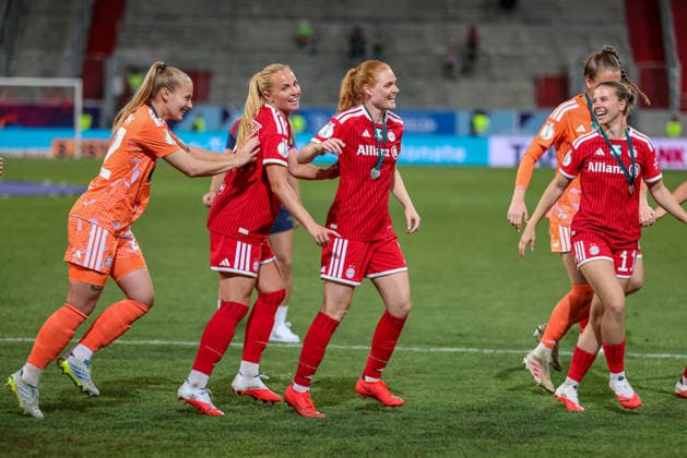 GER, Ingolstadt, Bayern München vs VfL Wolfsburg, DFB, Google Pixel Supercup der Frauen, Fussball, Spielzeit 2026 2027, Audi-Sportpark, Finale im Bild: FC Bayern München Frauen gewinnen den Supercup der Frauen, gewinnen das Finale nach 3:0 Toren gegen Wolfsburg, Jubel, Freude und Emotionen mit dem Pokal DFB DFL REGULATIONS PROHIBIT ANY USE OF PHOTOGRAPHS AS IMAGE SEQUENCES AND OR QUASI-VIDEO, 15.08.2026 *** GER, Ingolstadt, Bayern Munich vs. VfL Wolfsburg, DFB, Google Pixel Women’s Super Cup, Soccer, 2026–2027 Season, Audi Sportpark, Final in Pictures: FC Bayern Munich Women’s Team Wins the Women’s Super Cup, Wins the Final 3–0 Against Wolfsburg, Celebration, joy, and emotion with the trophy. DFB and DFL regulations prohibit any use of photographs as image sequences and or quasi-video. August 15, 2026 Copyright: HMBxMedia HendrikxHamelau