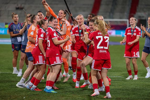 GER, Ingolstadt, Bayern München vs VfL Wolfsburg, DFB, Google Pixel Supercup der Frauen, Fussball, Spielzeit 2026 2027, Audi-Sportpark, Finale im Bild: FC Bayern München Frauen gewinnen den Supercup der Frauen, gewinnen das Finale nach 3:0 Toren gegen Wolfsburg, Jubel, Freude und Emotionen mit dem Pokal DFB DFL REGULATIONS PROHIBIT ANY USE OF PHOTOGRAPHS AS IMAGE SEQUENCES AND OR QUASI-VIDEO, 15.08.2026 *** GER, Ingolstadt, Bayern Munich vs. VfL Wolfsburg, DFB, Google Pixel Women’s Super Cup, Soccer, 2026–2027 Season, Audi Sportpark, Final in Pictures: FC Bayern Munich Women’s Team Wins the Women’s Super Cup, Wins the Final 3–0 Against Wolfsburg, Celebration, joy, and emotion with the trophy. DFB and DFL regulations prohibit any use of photographs as image sequences and or quasi-video. August 15, 2026 Copyright: HMBxMedia HendrikxHamelau