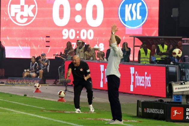 15.08.2026, xrekx, Fussball 2.Bundesliga, 1.FC Kaiserslautern - Karlsruher SC v.l. Torsten Lieberknecht Trainer (1.FC Kaiserslautern) Maximilian Senft Trainer (Karlsruher SC) gibt Anweisungen, gestikuliert, mit den Armen gestikulieren gives instructions, gesticulate Anzeigetafel, Videowall, Scoreboard, Info, Werbung (DFL DFB REGULATIONS PROHIBIT ANY USE OF PHOTOGRAPHS as IMAGE SEQUENCES and or QUASI-VIDEO) Kaiserslautern *** August 15, 2026, xrekx, Soccer, 2. Bundesliga, 1 FC Kaiserslautern vs. Karlsruher SC; Torsten Lieberknecht, coach of 1 FC Kaiserslautern; Maximilian Senft, coach of Karlsruher SC; giving instructions, gesturing with his arms; scoreboard, video wall, scoreboard, info, advertising DFL DFB REGULATIONS PROHIBIT ANY USE OF PHOTOGRAPHS as IMAGE SEQUENCES and or QUASI-VIDEO Kaiserslautern