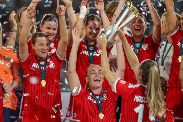GER, Ingolstadt, Bayern München vs VfL Wolfsburg, DFB, Google Pixel Supercup der Frauen, Fussball, Spielzeit 2026 2027, Audi-Sportpark, Finale im Bild: FC Bayern München Frauen gewinnen den Supercup der Frauen, gewinnen das Finale nach 3:0 Toren gegen Wolfsburg, Jubel, Freude und Emotionen mit dem Pokal, Glodis Perla Viggosdottir (FC Bayern München Frauen 4) DFB DFL REGULATIONS PROHIBIT ANY USE OF PHOTOGRAPHS AS IMAGE SEQUENCES AND OR QUASI-VIDEO, 15.08.2026 *** GER, Ingolstadt, Bayern Munich vs. VfL Wolfsburg, DFB, Google Pixel Women s Super Cup, soccer, 2026–2027 season, Audi Sportpark, Final in Pictures: FC Bayern Munich Women win the Women’s Super Cup, win the final 3–0 against Wolfsburg, celebration, joy, and emotion with the trophy, Glodis Perla Viggosdottir, FC Bayern Munich Women 4. DFB and DFL regulations prohibit any use of photographs as image sequences and or quasi-video. August 15, 2026 Copyright: HMBxMedia HendrikxHamelau