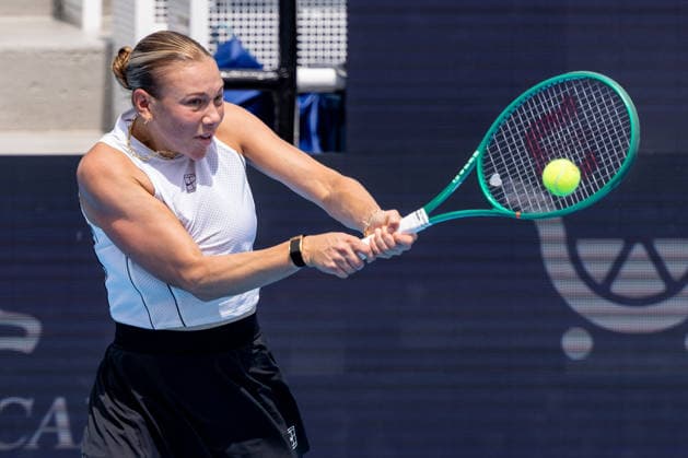 August 15, 2026, Mason, Ohio, U.S: Amanda Anisimova (USA) hits a two-handed backhand during SaturdayÃ¢â‚¬â ¢s second round of the Cincinnati Open at the Lindner Family Tennis Center , Mason, Oh. Mason U.S - ZUMAs304 20260815_zaf_s304_026 Copyright: xScottxStuartx