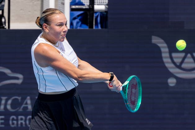 August 15, 2026, Mason, Ohio, U.S: Amanda Anisimova (USA) hits a two-handed backhand during SaturdayÃ¢â‚¬â ¢s second round of the Cincinnati Open at the Lindner Family Tennis Center , Mason, Oh. Mason U.S - ZUMAs304 20260815_zaf_s304_025 Copyright: xScottxStuartx