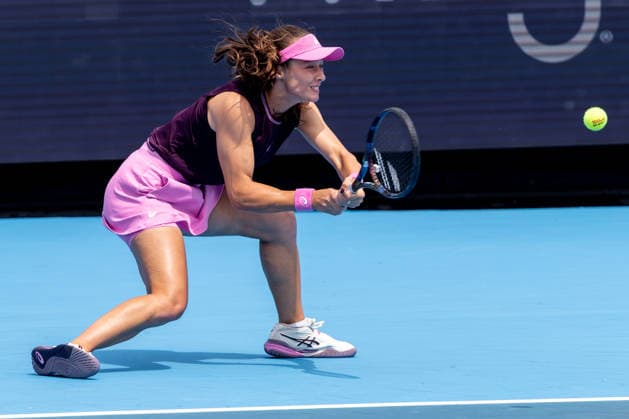August 15, 2026, Mason, Ohio, U.S: Zeynep Sonmez (TUR) hits a two-handed backhand during SaturdayÃ¢â‚¬â ¢s second round of the Cincinnati Open at the Lindner Family Tennis Center , Mason, Oh. Mason U.S - ZUMAs304 20260815_zaf_s304_029 Copyright: xScottxStuartx