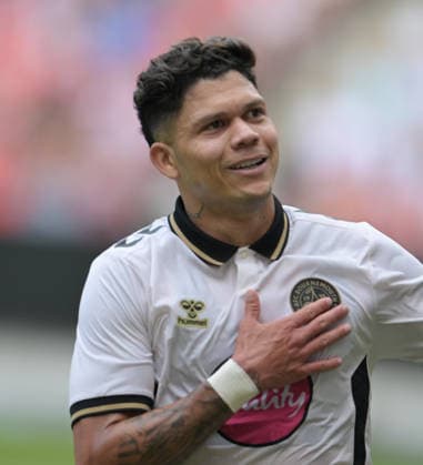 Evanilson. Jubelt zu seinem Tor zum 1:1. gegen fotografiert beim Fußball Testspiel Spiel Mainz 05 gegen den. FC Bournemouth am 15.8.2026 in Mainz. (DFL DFB REGULATIONS PROHIBIT ANY USE OF PHOTOGRAPHS as IMAGE SEQUENCES and or QUASI-VIDEO) *** Evanilson celebrates his goal to make it 1–1, photographed during the soccer friendly match between Mainz 05 and FC Bournemouth on August 15, 2026, in Mainz. DFL and DFB regulations prohibit any use of photographs as image sequences and or QUASI-VIDEO