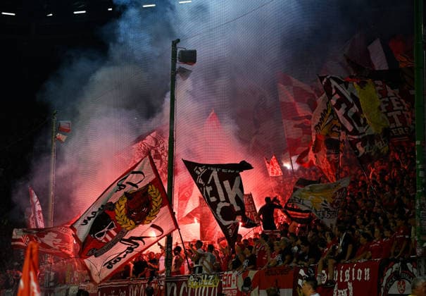 Fussball - 2. Bundesliga - Saison 2026 27 1. FC Kaiserslautern 15.08.2026 Fritz-Walter-Stadion 1. FC Kaiserslautern (fck) - Karlsruher SC (ksc) 0:0 Pyro gab es auch in der Westkurve 1. FC Kaiserslautern *** Soccer, 2. Bundesliga, 2026–27 Season, August 15, 2026, Fritz Walter Stadium: 1. FC Kaiserslautern vs. Karlsruher SC, 0–0. There were also pyrotechnics in the Westkurve at 1. FC Kaiserslautern.