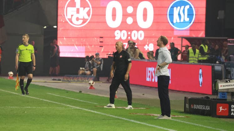 15.08.2026, xrekx, Fussball 2.Bundesliga, 1.FC Kaiserslautern - Karlsruher SC v.l. Torsten Lieberknecht Trainer (1.FC Kaiserslautern) Maximilian Senft Trainer (Karlsruher SC) Anzeigetafel, Videowall, Scoreboard, Info, Werbung (DFL DFB REGULATIONS PROHIBIT ANY USE OF PHOTOGRAPHS as IMAGE SEQUENCES and or QUASI-VIDEO) Kaiserslautern *** August 15, 2026, xrekx, Soccer 2. Bundesliga, 1. FC Kaiserslautern vs. Karlsruher SC, Torsten Lieberknecht, Coach of 1. FC Kaiserslautern, Maximilian Senft, Coach of Karlsruher SC, Scoreboard, Video Wall, Scoreboard, Info, Advertising DFL DFB REGULATIONS PROHIBIT ANY USE OF PHOTOGRAPHS as IMAGE SEQUENCES and or QUASI-VIDEO Kaiserslautern