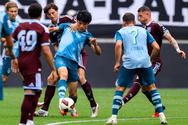 MOENCHENGLADBACH, GERMANY - AUGUST 15: Pau Torres of Aston Villa challenges Shuto Machino of Borussia Monchengladbach during the pre-season friendly match between Borussia Monchengladbach and Aston Villa at the ista-Borussia-Park on August 15, 2026 in Moenchengladbach, Germany.  Copyright: xRenexNijhuis MBxMediax