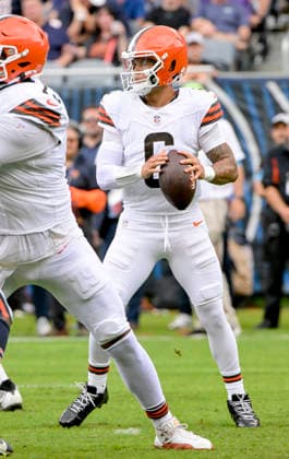 Cleveland Browns quarterback Dillon Gabriel (6) looks for an open receiver against the Chicago Bears during a preseason game at Soldier Field in Chicago on Saturday, August 15, 2026. The Bears defeated the Brown 34-10.  CHI20260815128 MARKxBLACK