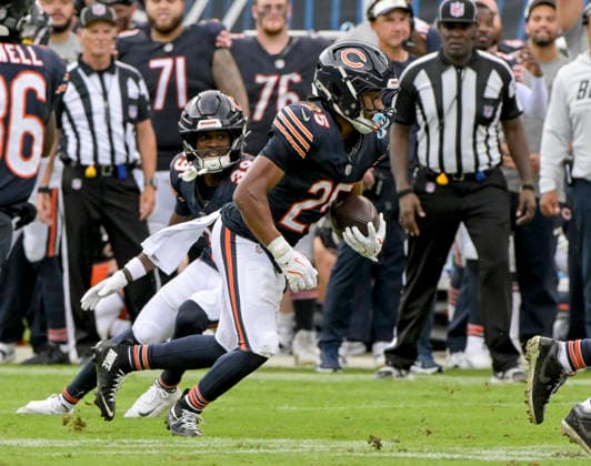 Chicago Bears cornerback Beanie Bishop Jr. (25) intercepts the ball in the fourth quarter against the Cleveland Browns during a preseason game at Soldier Field in Chicago on Saturday, August 15, 2026. The Bears defeated the Brown 34-10.  CHI20260815129 MARKxBLACK