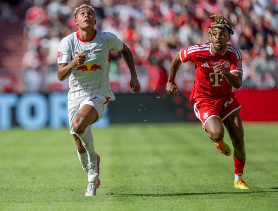 Laufduell zwischen Antonio Nusa (RB Leipzig, 07) und Sacha Boey (FC Bayern Muenchen, 23) GER, FC Bayern Muenchen vs. RB Leipzig, Fussball, Telekom-Cup, Testspiel, Spielzeit 2026 2027, 15.08.2026 (DFL DFB REGULATIONS PROHIBIT ANY USE OF PHOTOGRAPHS as IMAGE SEQUENCES and or QUASI-VIDEO). Foto: HMB Media Heike Feiner *** Running duel between Antonio Nusa (RB Leipzig, 07) and Sacha Boey (FC Bayern Munich, 23, GER), FC Bayern Munich vs. RB Leipzig, soccer, Telekom Cup, friendly match, 2026–2027 season, August 15, 2026 DFL DFB regulations prohibit any use of photographs as image sequences and or quasi-video. Photo: HMB Media, Heike Feiner Copyright: HMBxMedia HeikexFeiner