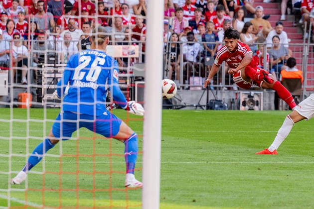 Maycon Cardozo (FC Bayern Muenchen, 49) beim Torschuss GER, FC Bayern Muenchen vs. RB Leipzig, Fussball, Telekom-Cup, Testspiel, Spielzeit 2026 2027, 15.08.2026 (DFL DFB REGULATIONS PROHIBIT ANY USE OF PHOTOGRAPHS as IMAGE SEQUENCES and or QUASI-VIDEO). Foto: HMB Media Heike Feiner *** Maycon Cardozo, FC Bayern Munich, 49, taking a shot on goal (GER), FC Bayern Munich vs. RB Leipzig, soccer, Telekom Cup, friendly match, 2026–2027 season, August 15, 2026 DFL DFB regulations prohibit any use of photographs as image sequences and or quasi-video. Photo: HMB Media, Heike Feiner Copyright: HMBxMedia HeikexFeiner