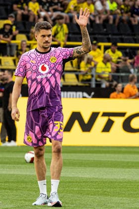 Testspiel, BVB-Saisoneröffnung 2026 27: Borussia Dortmund - AS Roma; 15.08.2026 Alexander Meyer (Borussia Dortmund, 33) bei der offiziellen Vorstellung der Kader für die Saison 2026 27. Testspiel, BVB-Saisoneröffnung 2026 27: Borussia Dortmund - AS Roma; Signal Iduna Park, Dortmund; 15.08.2026 *** Friendly Match, BVB 2026–27 Season Opener: Borussia Dortmund vs. AS Roma, August 15, 2026. Alexander Meyer of Borussia Dortmund, age 33, at the official presentation of the squad for the 2026–27 season. Friendly Match, BVB 2026–27 Season Opener: Borussia Dortmund vs. AS Roma at Signal Iduna Park, Dortmund, August 15, 2026 Copyright: xBEAUTIFULxSPORTS Buriakovx