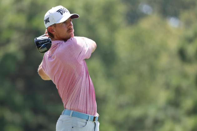 MEMPHIS, TN - AUGUST 15: Jackson Kolvun of the United States watches his tee shot on No. 3 during the third round of the FedEx St. Jude Championship, August 15, 2026, at TPC Southwind in Memphis, Tennessee. (Photo by Matthew Maxey Icon Sportswire) GOLF: AUG 15 PGA, Golf Herren FedEx St. Jude Championship EDITORIAL USE ONLY Icon260815023
