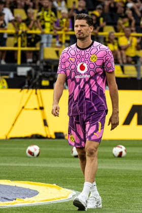 Testspiel, BVB-Saisoneröffnung 2026 27: Borussia Dortmund - AS Roma; 15.08.2026 Gregor Kobel (Borussia Dortmund, 1) bei der offiziellen Vorstellung der Kader für die Saison 2026 27. Testspiel, BVB-Saisoneröffnung 2026 27: Borussia Dortmund - AS Roma; Signal Iduna Park, Dortmund; 15.08.2026 *** Friendly Match, BVB 2026–27 Season Opener: Borussia Dortmund vs. AS Roma, August 15, 2026; Gregor Kobel of Borussia Dortmund, No. 1, at the official presentation of the squad for the 2026–27 season; Friendly Match, BVB 2026–27 Season Opener: Borussia Dortmund vs. AS Roma, Signal Iduna Park, Dortmund, August 15, 2026 Copyright: xBEAUTIFULxSPORTS Buriakovx