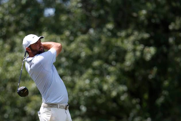 MEMPHIS, TN - AUGUST 15: Scottie Scheffler of the United States watches his tee shot on No. 7 during the third round of the FedEx St. Jude Championship, August 15, 2026, at TPC Southwind in Memphis, Tennessee. (Photo by Matthew Maxey Icon Sportswire) GOLF: AUG 15 PGA, Golf Herren FedEx St. Jude Championship EDITORIAL USE ONLY Icon260815054